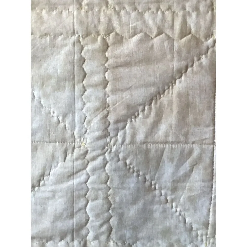NWT. Hand Crafted Star Bees Quilt